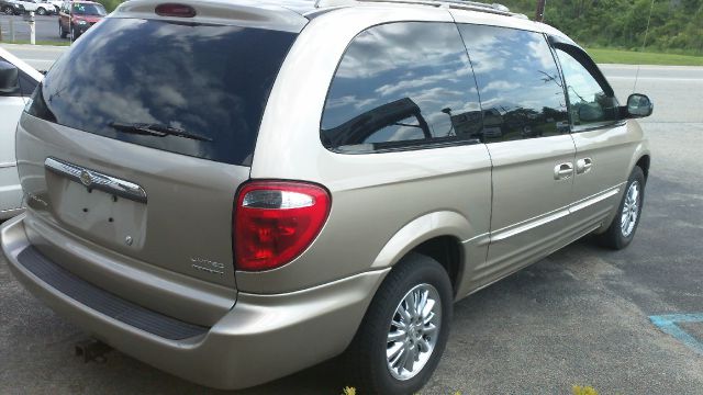 Chrysler Town and Country 2003 photo 17