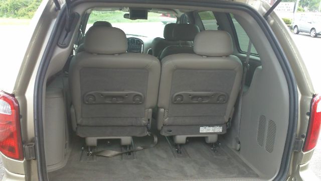 Chrysler Town and Country 2003 photo 3