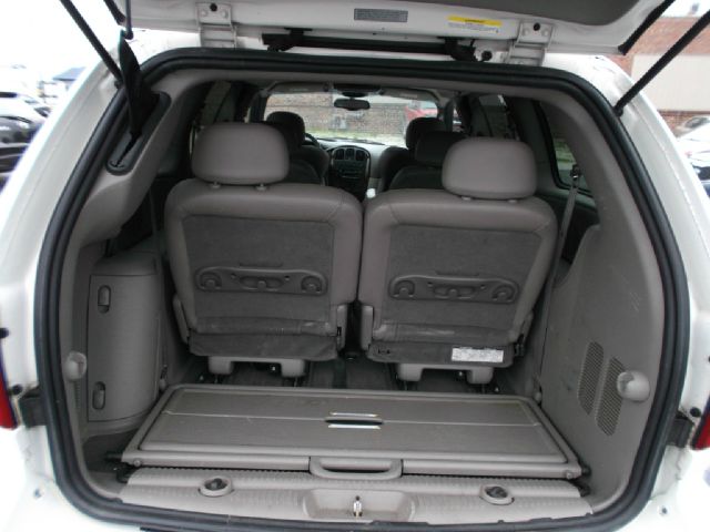 Chrysler Town and Country 2003 photo 14