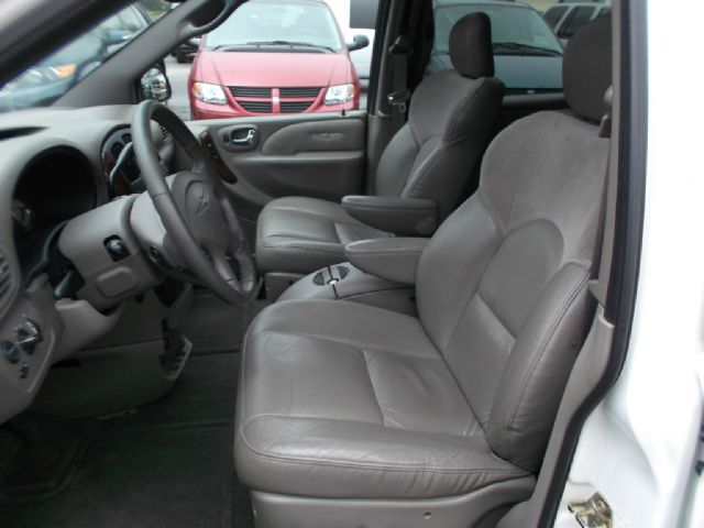 Chrysler Town and Country 2003 photo 15