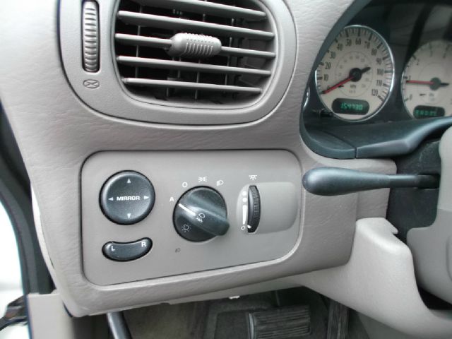 Chrysler Town and Country 2003 photo 18