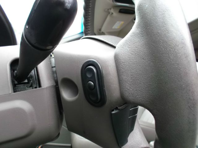 Chrysler Town and Country 2003 photo 19