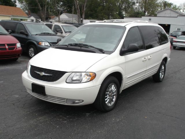 Chrysler Town and Country 2003 photo 9