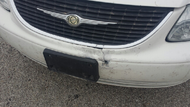 Chrysler Town and Country Quad Coupe 3 MiniVan