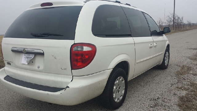 Chrysler Town and Country 2003 photo 1