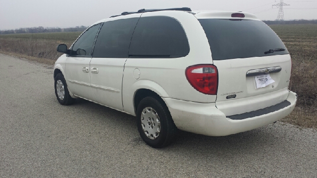 Chrysler Town and Country 2003 photo 3