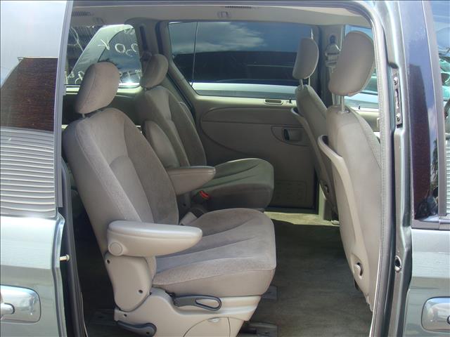 Chrysler Town and Country 2003 photo 1