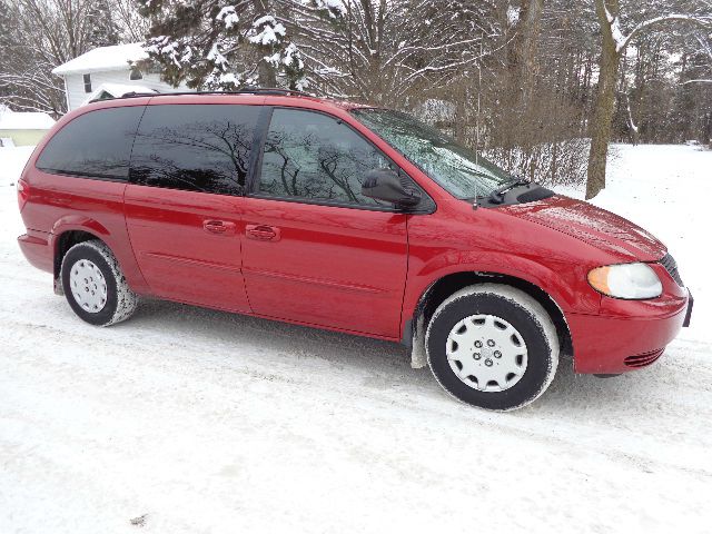 Chrysler Town and Country 2003 photo 3