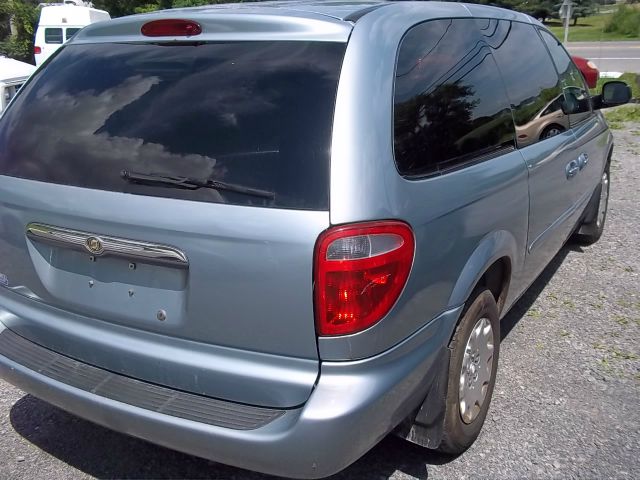 Chrysler Town and Country Quad Coupe 3 MiniVan