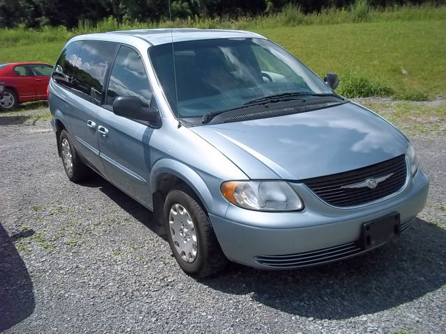 Chrysler Town and Country 2003 photo 1