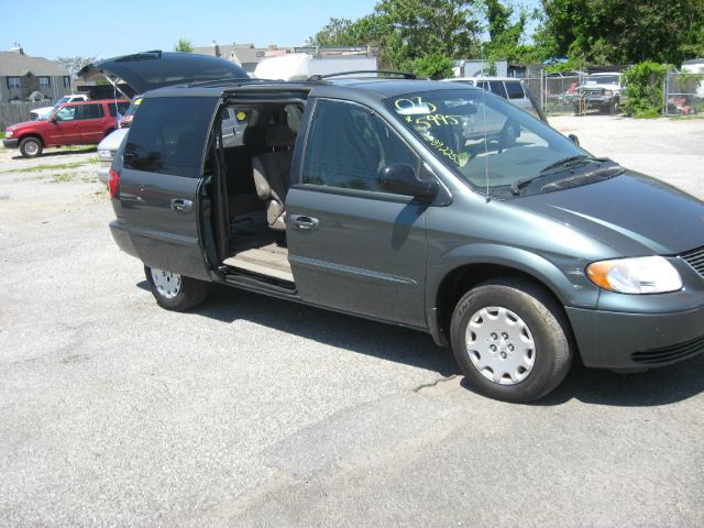 Chrysler Town and Country Quad Coupe 3 MiniVan