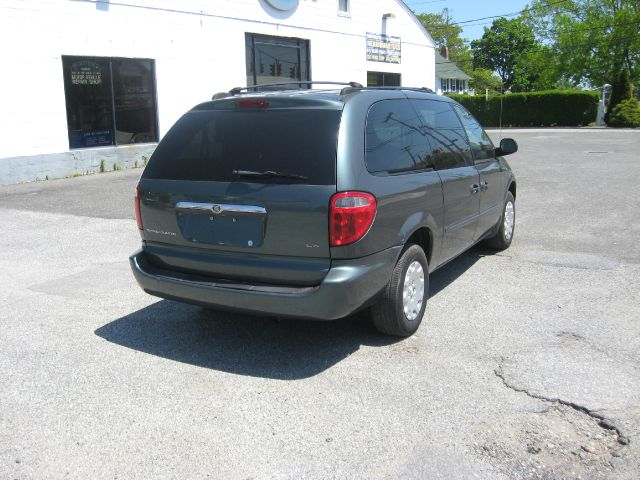 Chrysler Town and Country 2003 photo 5