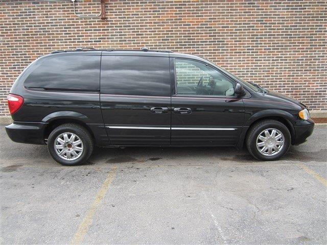 Chrysler Town and Country 2003 photo 4