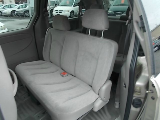 Chrysler Town and Country Quad Coupe 3 MiniVan