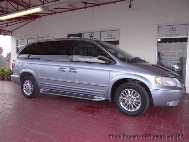 Chrysler Town and Country 2003 photo 13