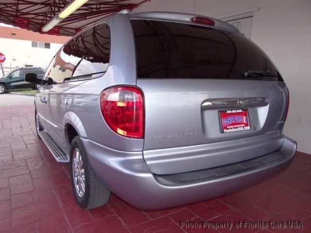 Chrysler Town and Country 2003 photo 22