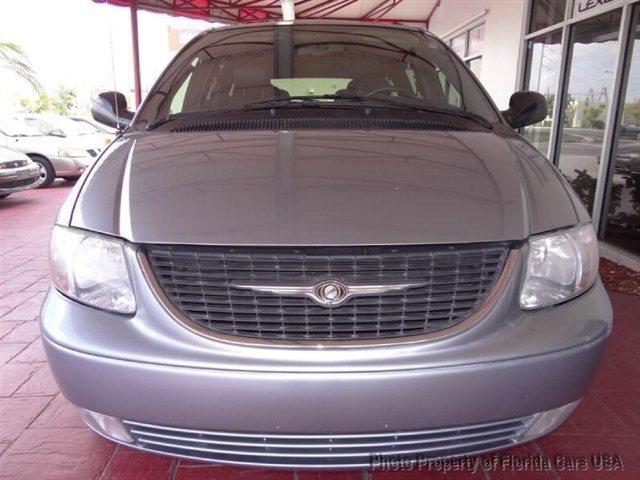 Chrysler Town and Country 2003 photo 24