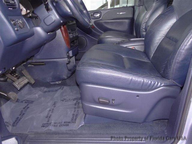Chrysler Town and Country 2003 photo 25