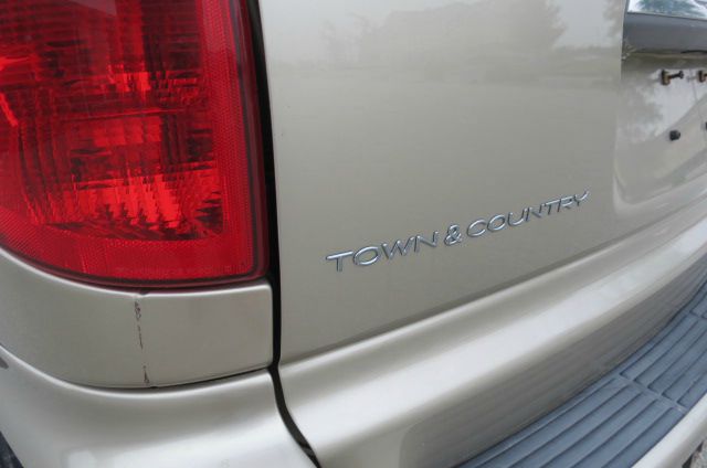 Chrysler Town and Country 2003 photo 8