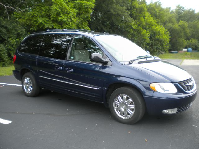 Chrysler Town and Country 2003 photo 4