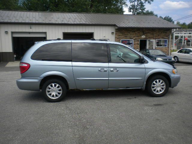 Chrysler Town and Country Quad Coupe 3 MiniVan