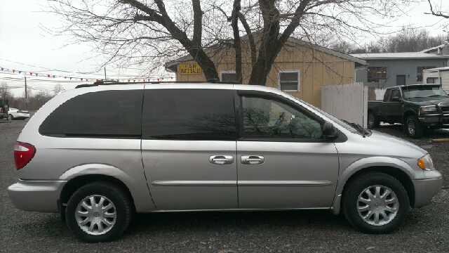 Chrysler Town and Country Quad Coupe 3 MiniVan