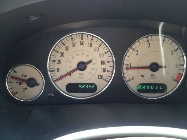 Chrysler Town and Country 2003 photo 2