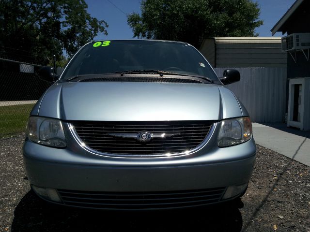 Chrysler Town and Country 2003 photo 6