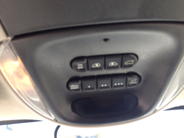 Chrysler Town and Country 2003 photo 1