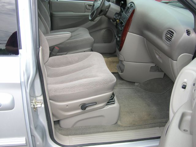 Chrysler Town and Country 2003 photo 11