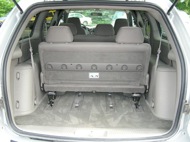 Chrysler Town and Country 2003 photo 13