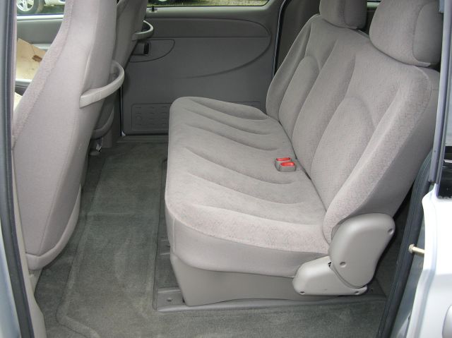 Chrysler Town and Country 2003 photo 14