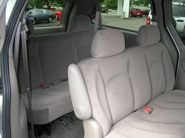 Chrysler Town and Country 2003 photo 15