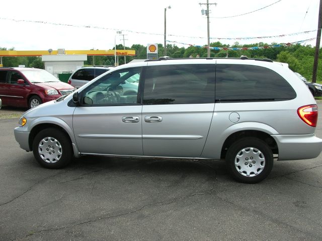 Chrysler Town and Country 2003 photo 4