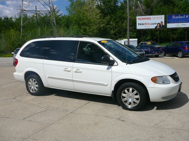 Chrysler Town and Country 2004 photo 12