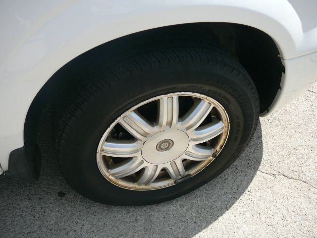 Chrysler Town and Country 2004 photo 2