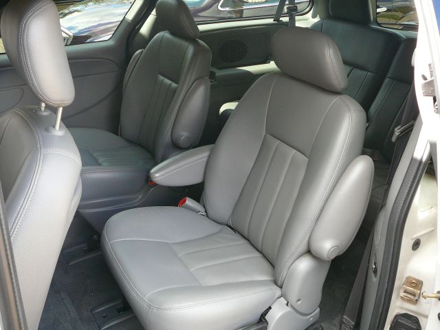 Chrysler Town and Country 2004 photo 7