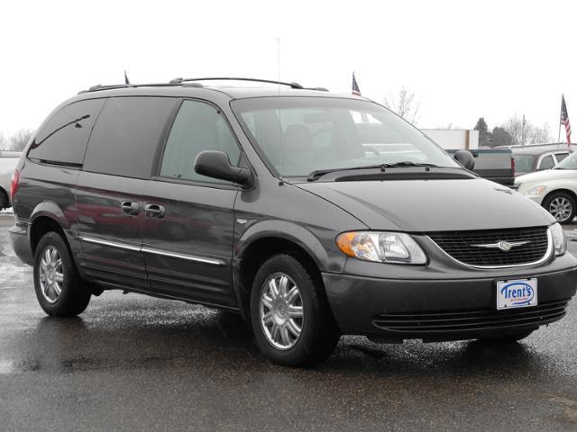 Chrysler Town and Country 2004 photo 8