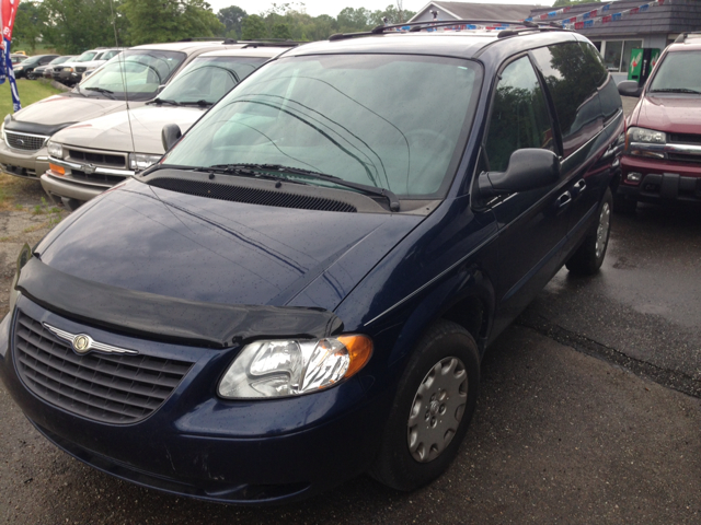 Chrysler Town and Country 2004 photo 1