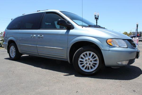 Chrysler Town and Country 2004 photo 4