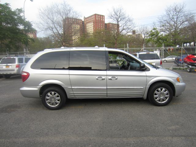 Chrysler Town and Country 3.5 MiniVan
