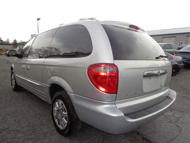 Chrysler Town and Country 2004 photo 24