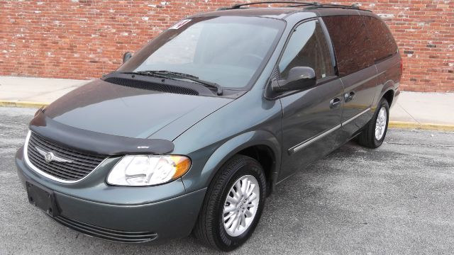Chrysler Town and Country 2004 photo 4