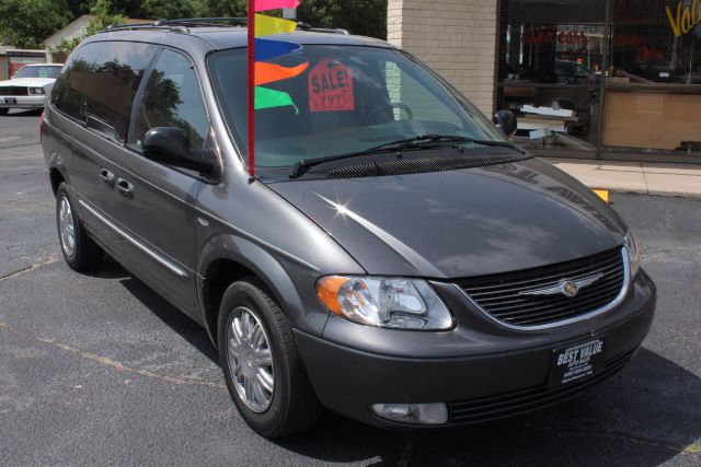 Chrysler Town and Country 2004 photo 4