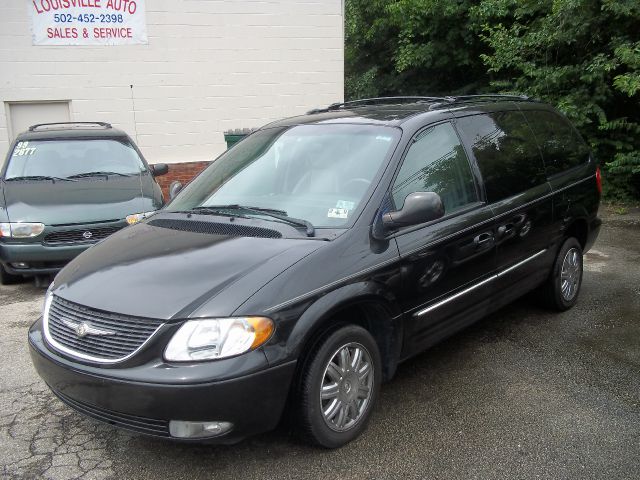 Chrysler Town and Country 2004 photo 0