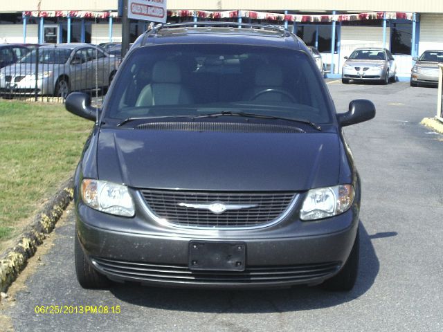 Chrysler Town and Country 2004 photo 4