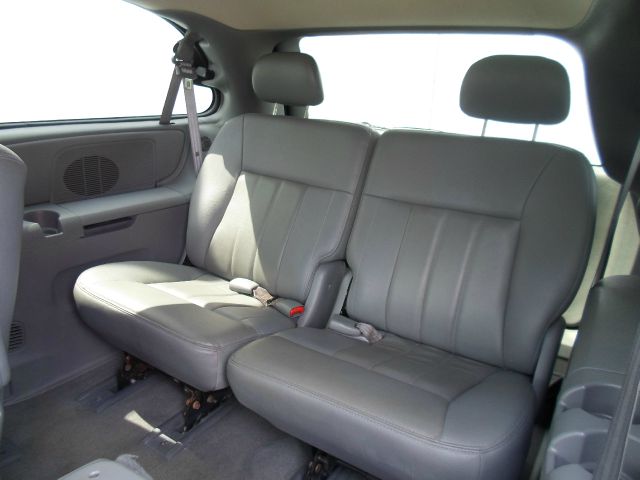 Chrysler Town and Country 2004 photo 9