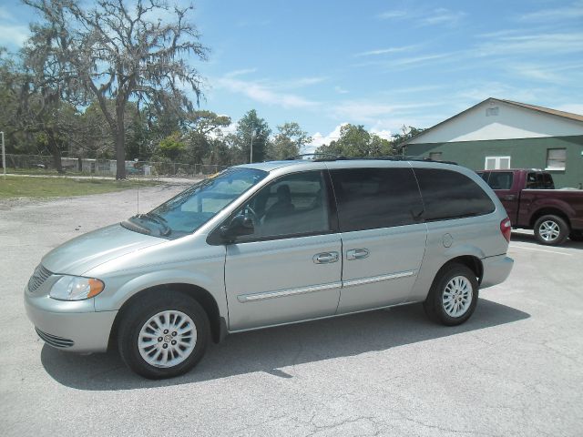 Chrysler Town and Country 2004 photo 10