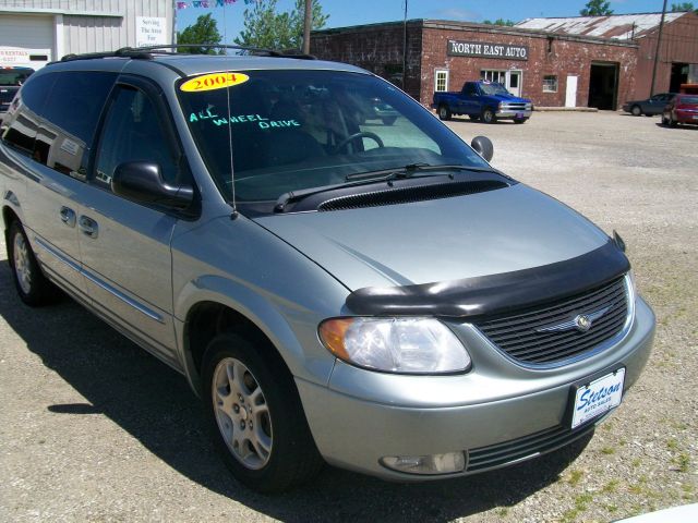Chrysler Town and Country 2004 photo 16