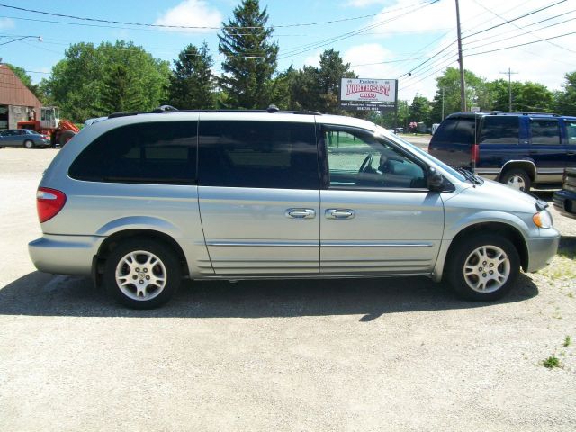 Chrysler Town and Country 2004 photo 17